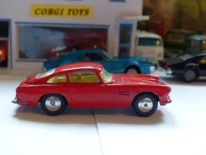 218 Aston Martin DB4 red