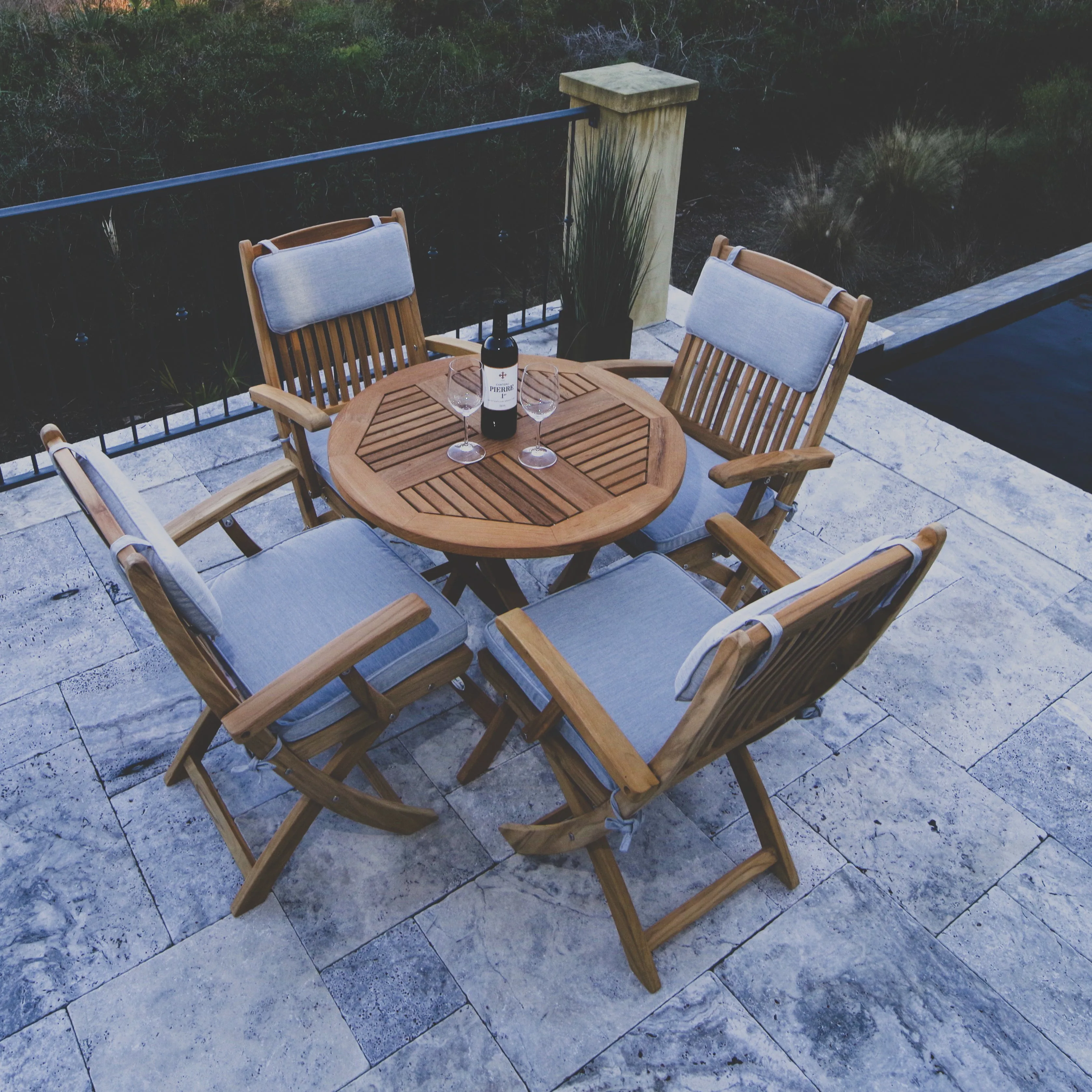 30" Round Sailor Folding Table